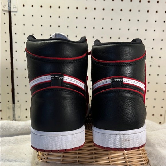 Nike Air Jordan 1 Retro High OG Black and White Sneakers with Red Laces - Picture 3 of 15